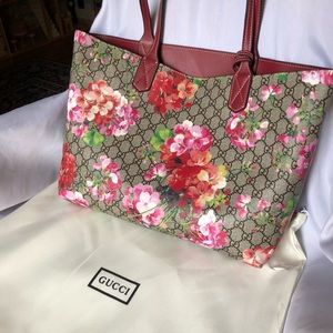 gucci reversible tote blooms
